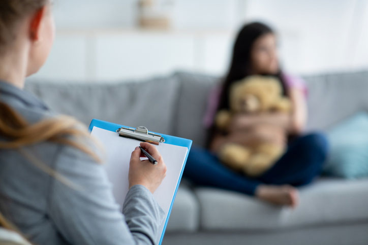 psychologist with young girl